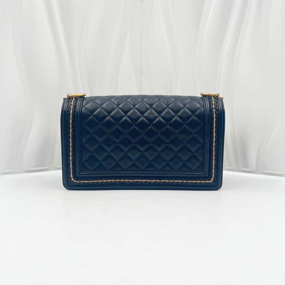 CHANEL Boy CHANEL Medium Flap Bag Black Quilted Lambskin - Picture 4 of 16